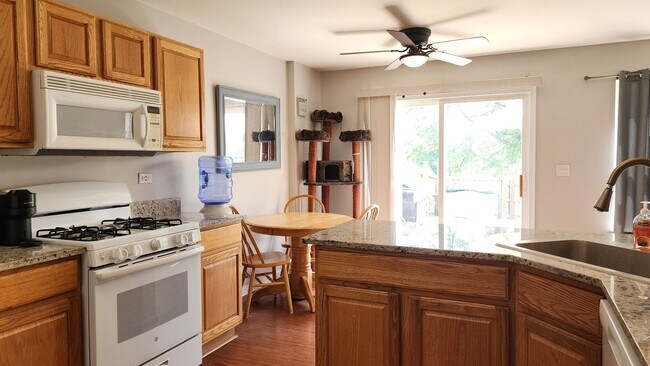 Building Photo - 301 Wedgewood Cir