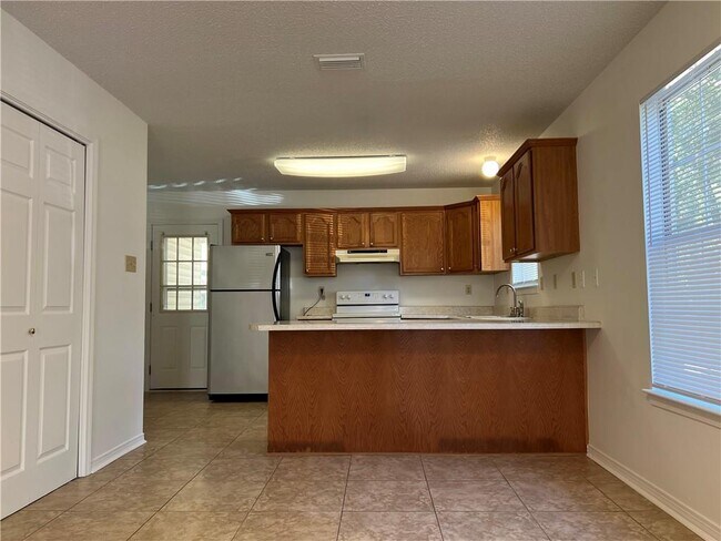 Building Photo - 132 Bayou Sara Ave