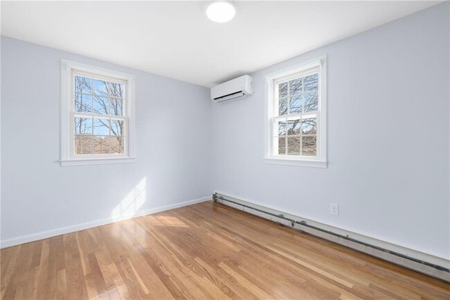 Building Photo - 4 Longmeadow Ave