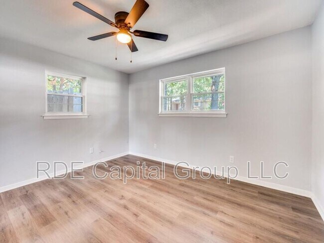 Building Photo - 1108 Wade Dr