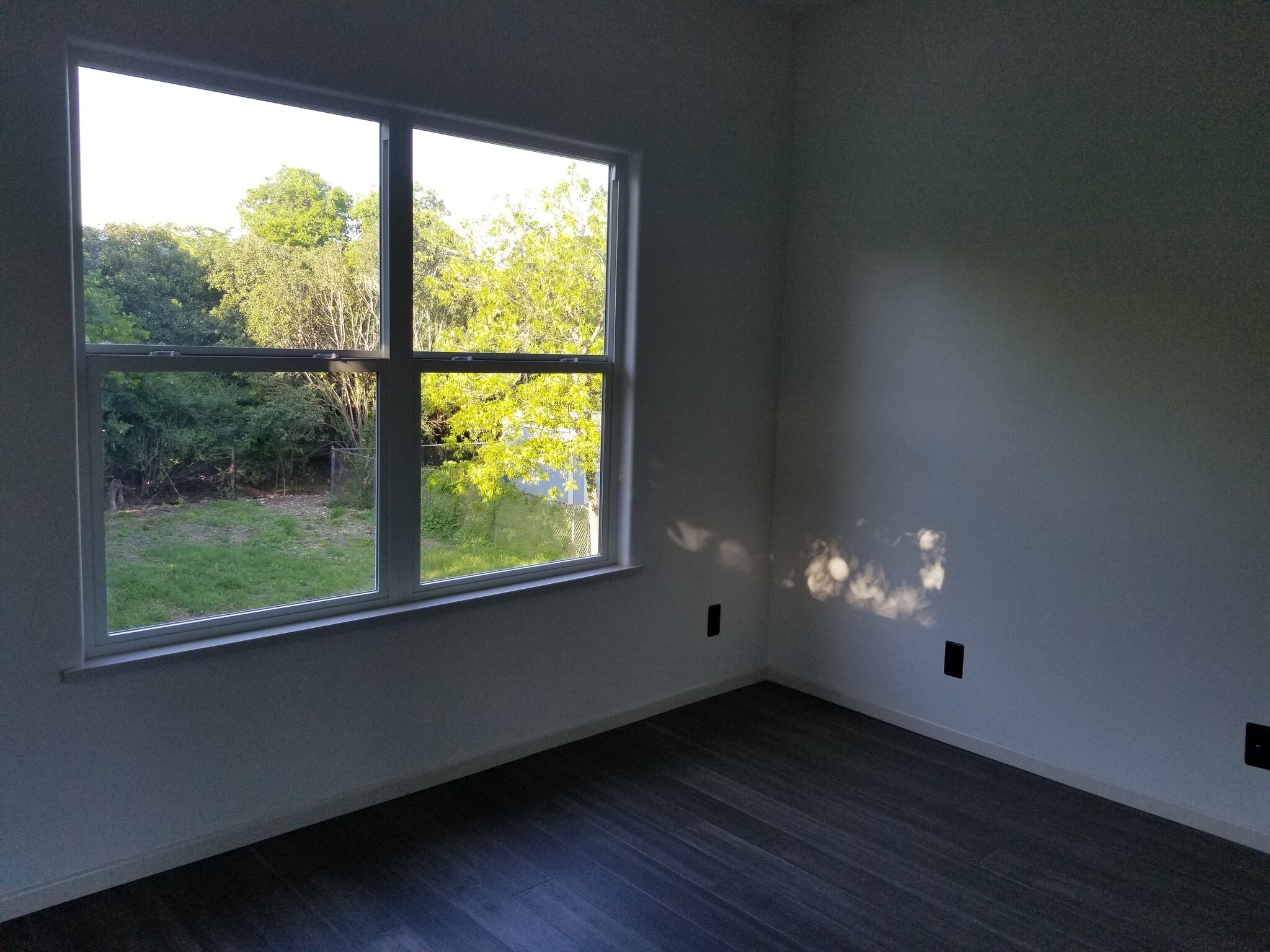 Upper Unit BR2 - 1008 E 49th St