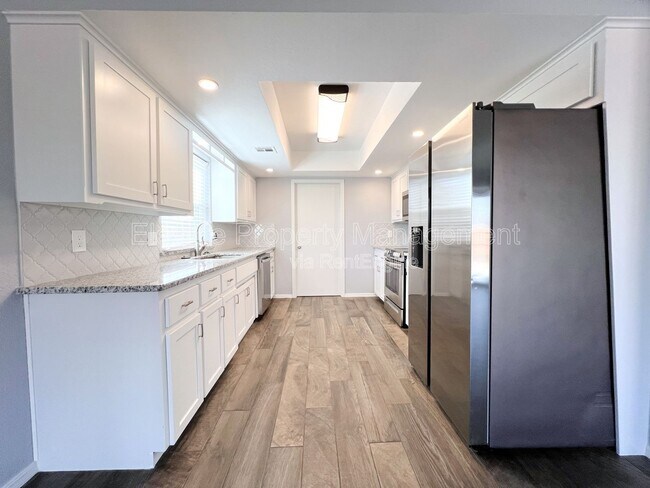 Building Photo - 12400 Doons Dr