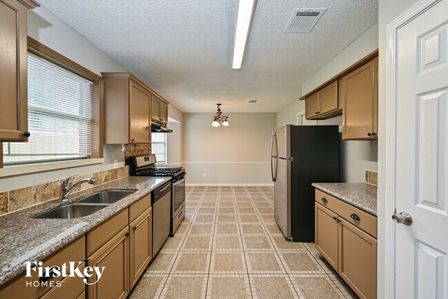 Building Photo - 13706 Oleoke Ln