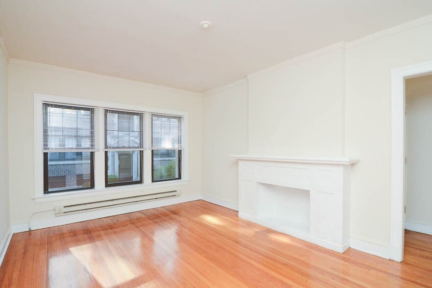 Building Photo - 1320 Oak Ave