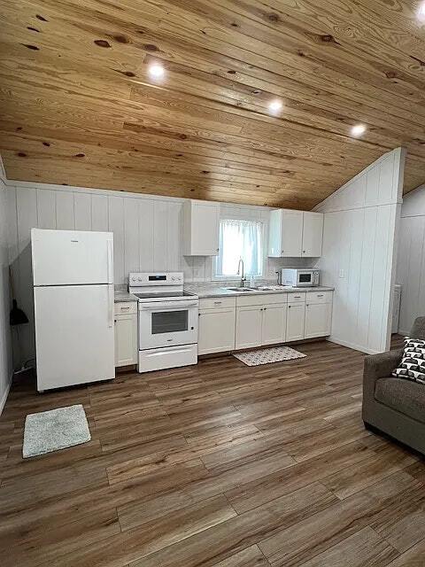 Building Photo - 1674 N Oliver St