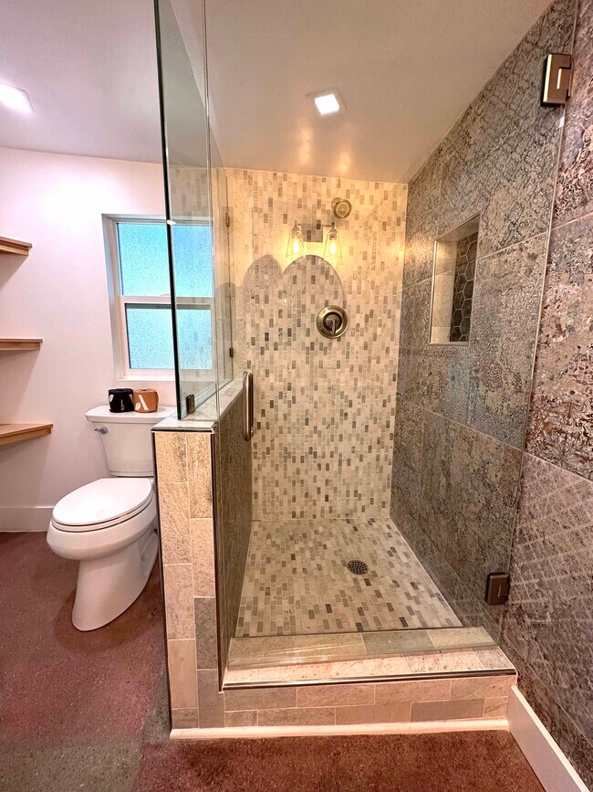 Building Photo - 119 S Alvarado St