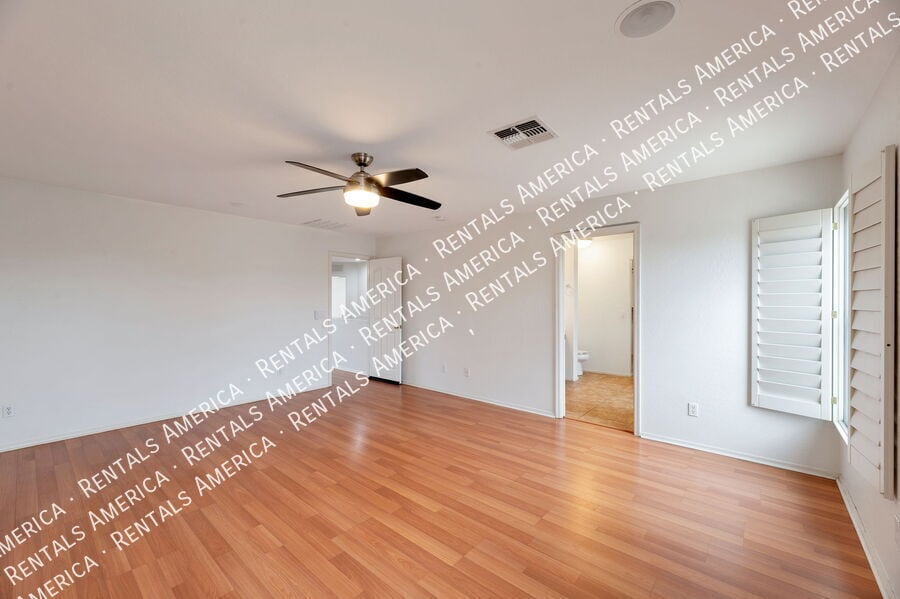 Building Photo - 1809 E Patrick Ln