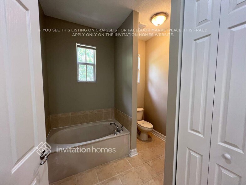 Building Photo - 6855 Julia Gardens Dr