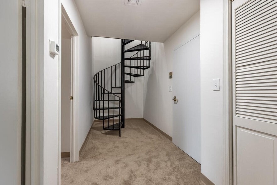 Building Photo - 15 Ferry St