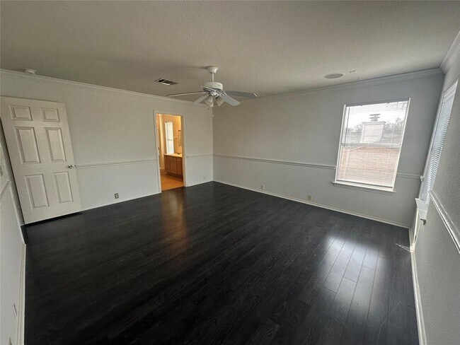 Building Photo - 2036 Kaiser Dr