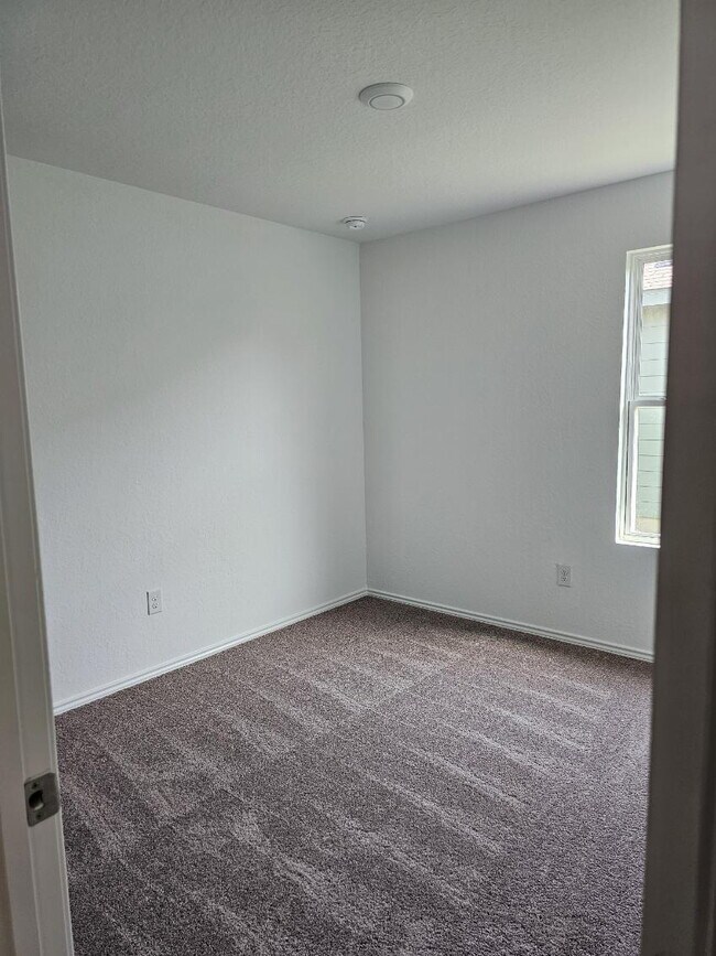 Building Photo - "Charming 3-Bed Sanctuary with Granite Elegance in San Antonio! Voucher Accepted! "