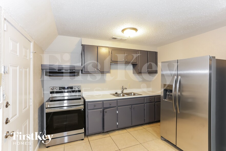 Building Photo - 917 Montclair Dr