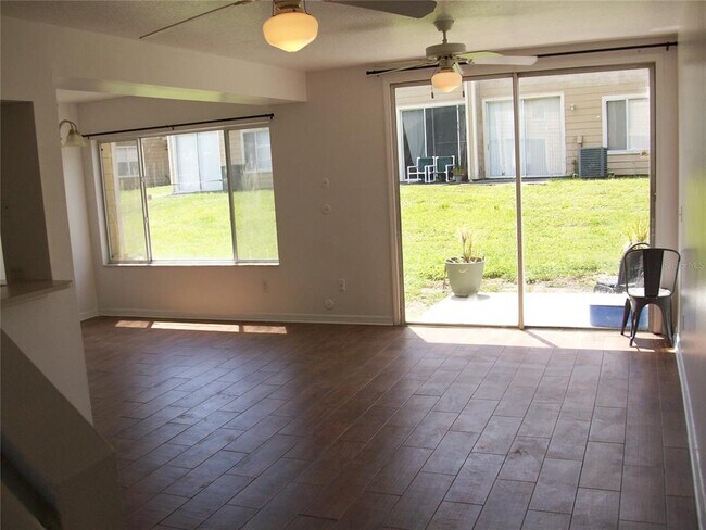 Building Photo - 511 Coconut Palm Way