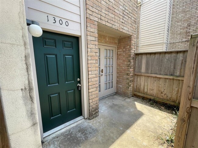 Building Photo - 14600 Fonmeadow Dr