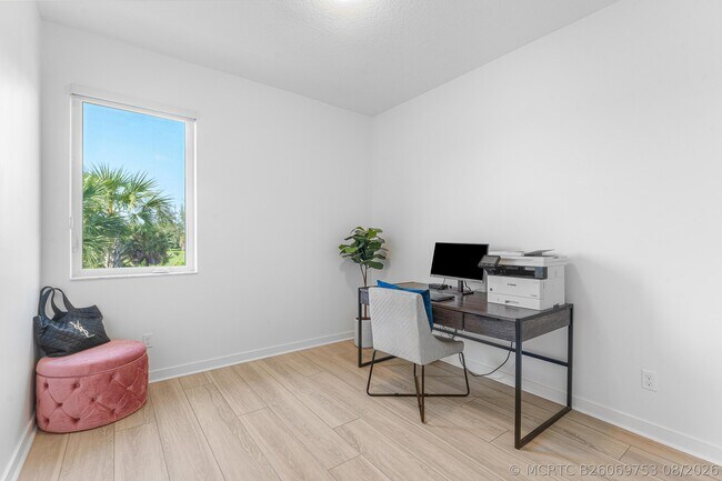 Building Photo - 610 Pioneer Way