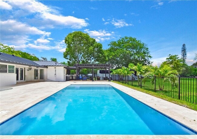 Building Photo - 18300 SW 48th St