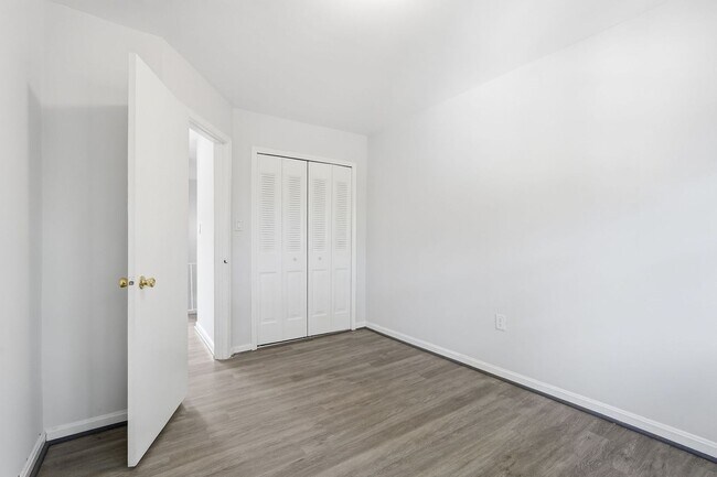 Building Photo - 9178 Laurelwood Ct