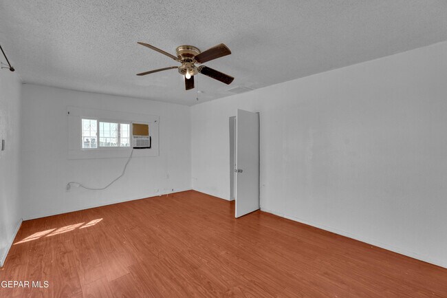 Building Photo - 4945 Sierra Madre Dr