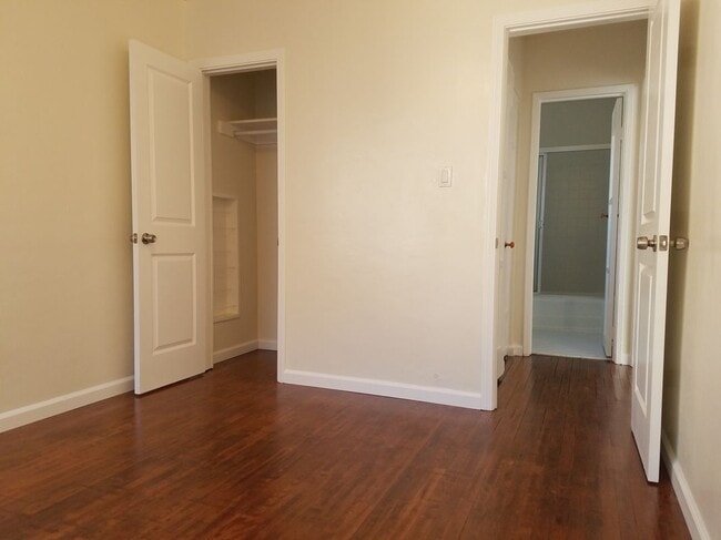 Building Photo - 706 1/2 North McCadden Place