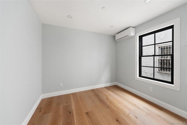 Building Photo - 356 S Tenth Ave