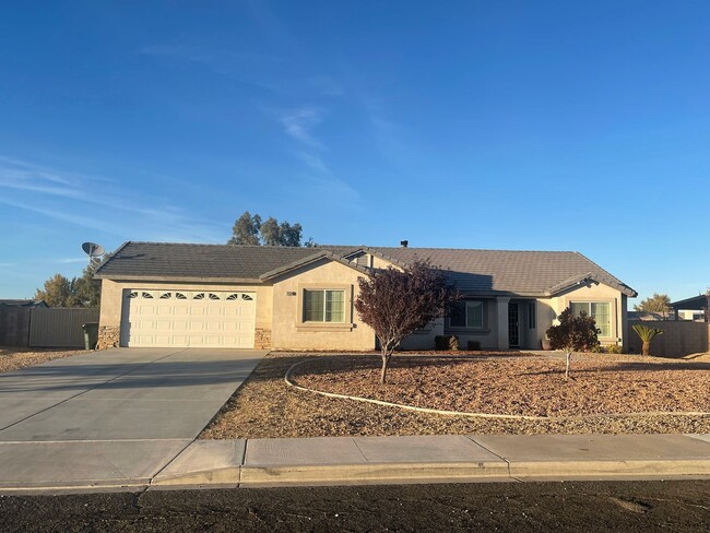 Building Photo - Apple Valley Home in the Vineyards - Beaut...