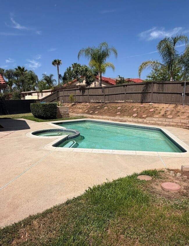Building Photo - COZY POOL HOME IN SUNNYMEAD RANCH