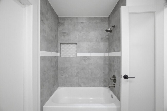 Building Photo - Pool Home