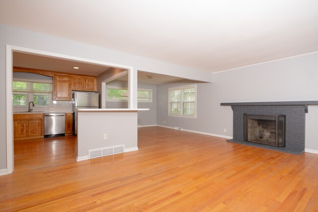 Building Photo - 9300 Outlook Dr