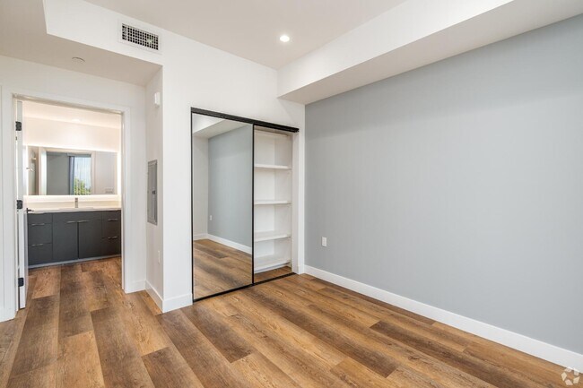 Building Photo - 8940 Reseda Blvd