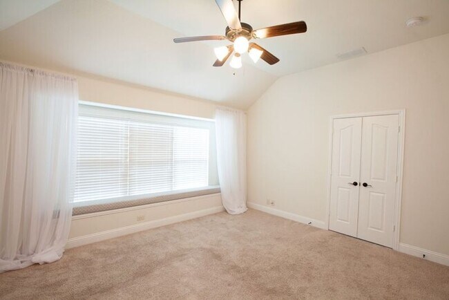 Building Photo - 517 Kelvington Dr