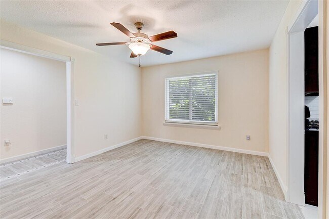 Building Photo - 10526 Huntington Way Dr
