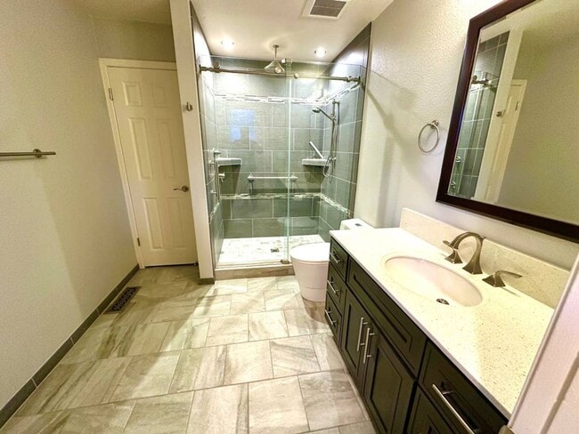 Building Photo - Virginia Hills-3 Bedroom, 2 Bath, Townhome with Garage and Pool