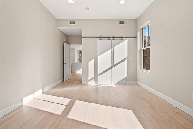 Building Photo - 124 Warren St