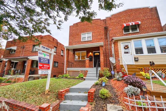 Building Photo - 28 54th St SE