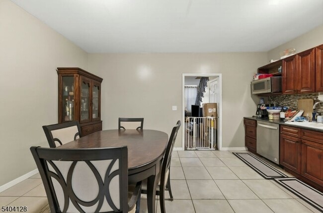 Building Photo - 15 Wales Ave