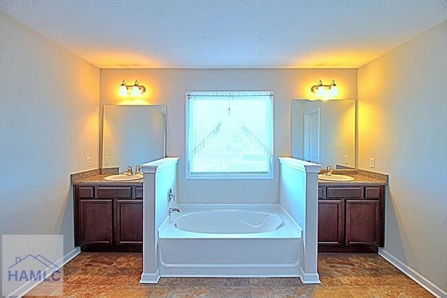 Building Photo - 1301 Windrow Dr