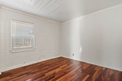 Building Photo - Beautiful Kern Place- 4 bedrooms, 3 baths and Refrigerated AC.