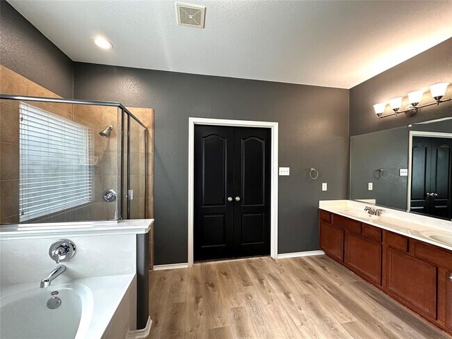 Building Photo - 4601 Tiddle Ln