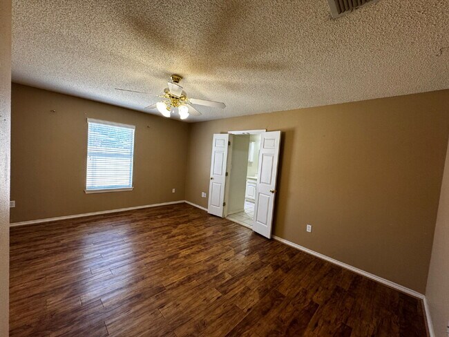 Building Photo - Stunning Duplex Featuring Hardwood Floorin...