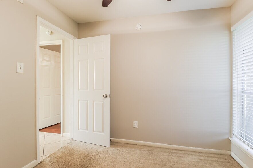 Building Photo - 11906 Swan Creek Dr