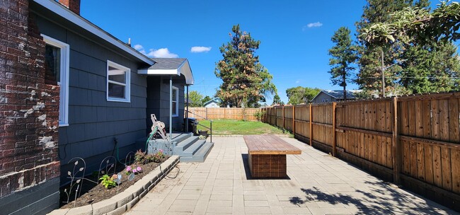 Building Photo - Charming 4 Bed, 2 Bath Home in Spokane! *S...