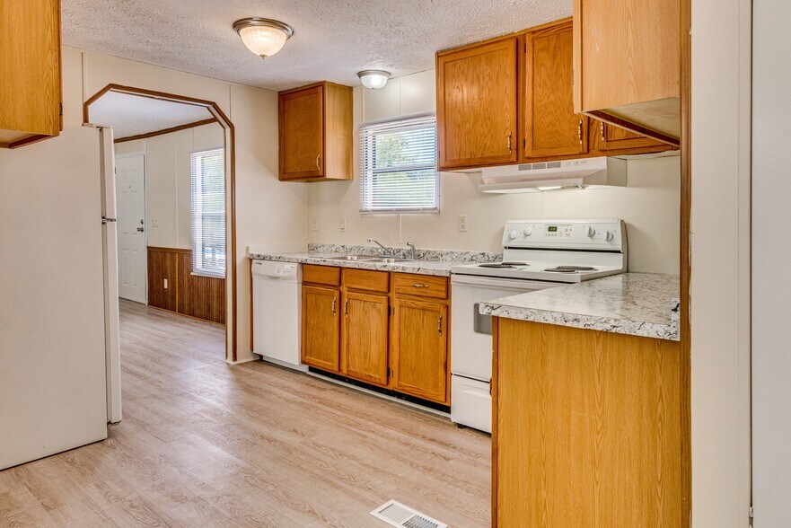 Building Photo - 3905 Byrd Rd