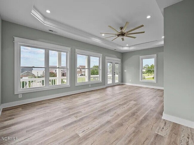 Building Photo - Beautiful New 4 Bedroom, 3 full bath plus ...
