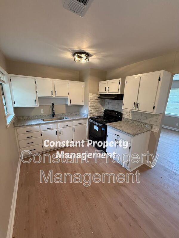 Building Photo - 4233 Elkan Ave