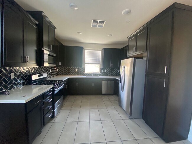 Building Photo - Roseville 3 bedroom in Veranda at Stoneridge.
