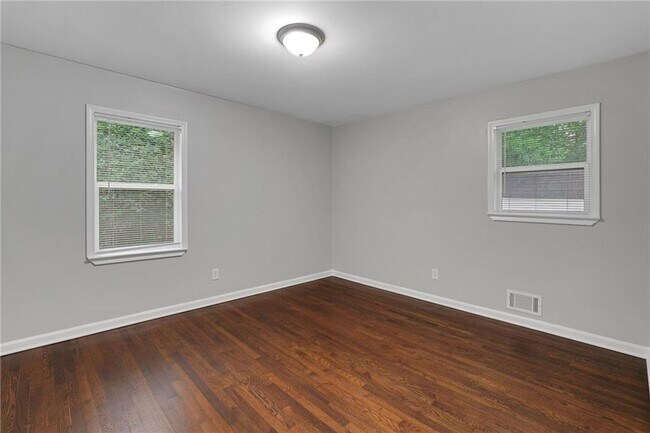 Building Photo - 2710 Dresden Dr