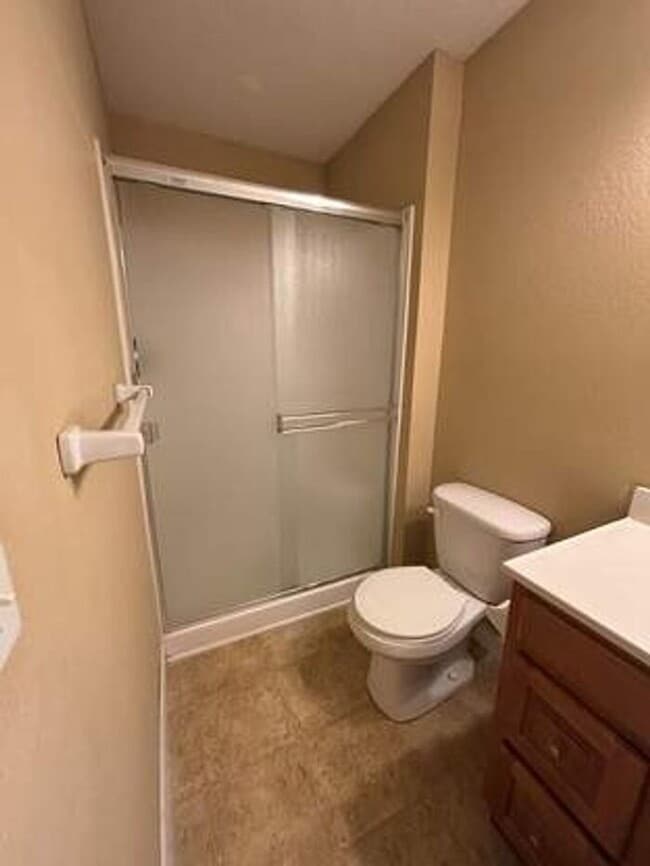 Building Photo - Spacious 2BR 2.5 BA Home w/ Granite tops + Garage in Blue Springs