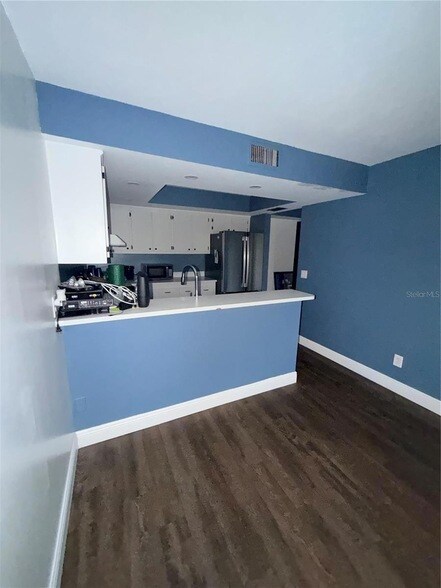 Building Photo - 5920 7th Ave W