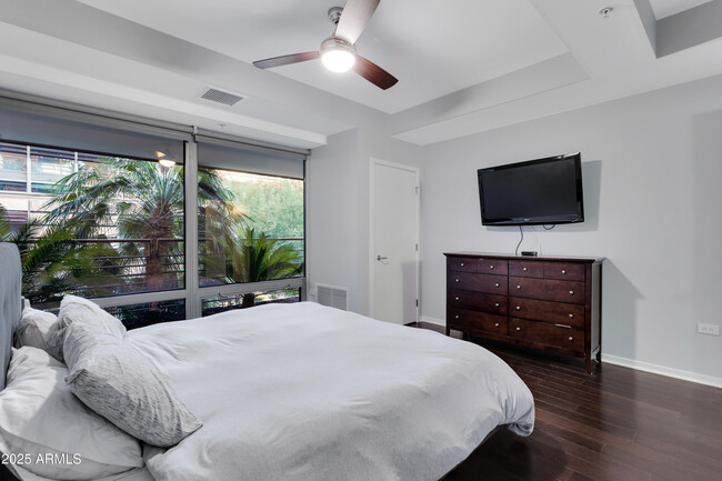 Building Photo - 7131 E Rancho Vista Dr
