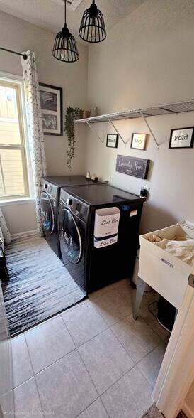 Building Photo - 2008 Hemlock Ln